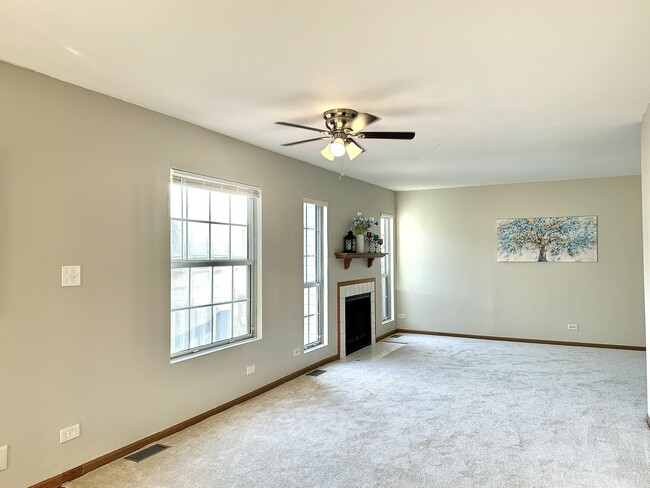 Building Photo - 1604 Estate Cir