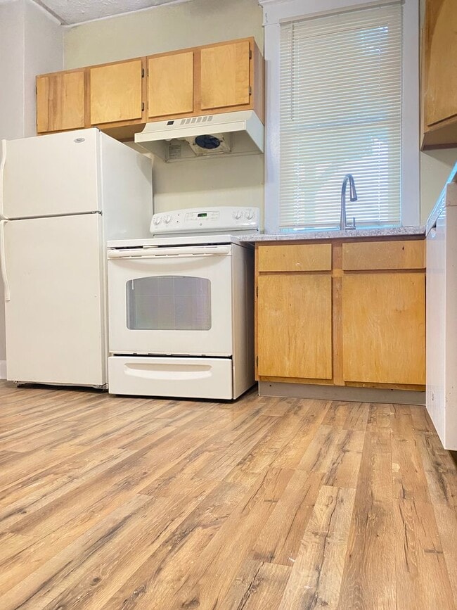 Building Photo - Coming Soon! Updated 4 bed 2 bath house right in the heart of Benson.