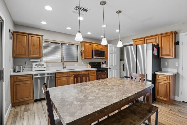 Building Photo - Beautiful 2-Story Home with Modern Upgrade...