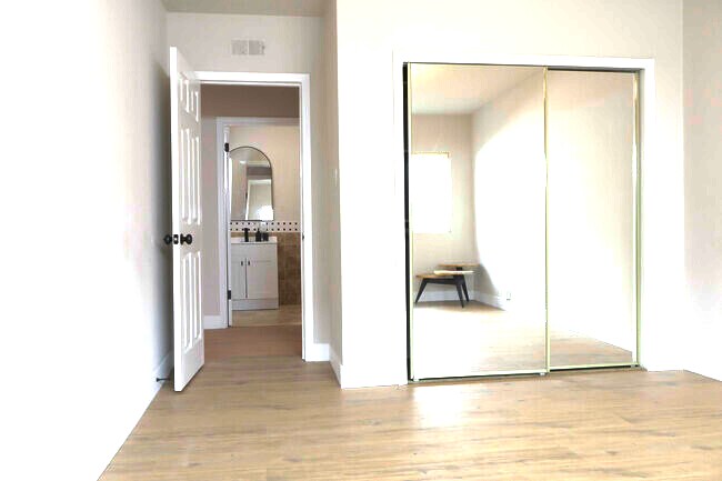 Building Photo - 1375 Keniston Ave