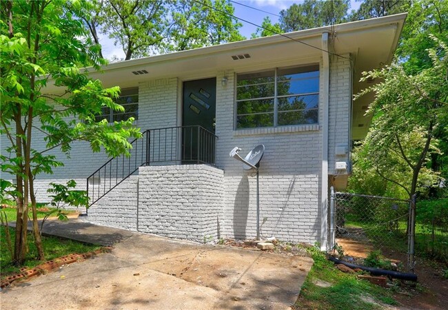 Primary Photo - 305 Moreland Way