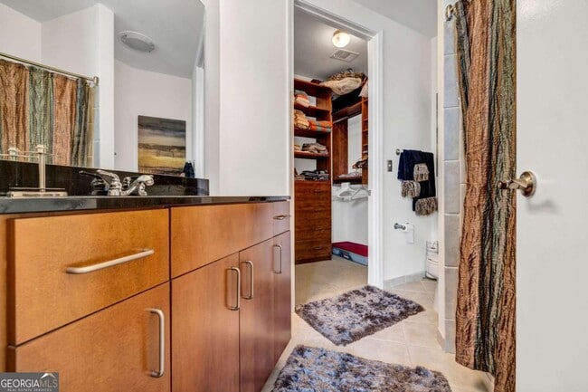 Building Photo - 711 Cosmopolitan Dr NE