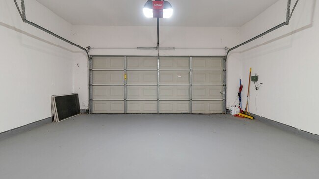 Building Photo - 14918 Plantation Oak Dr