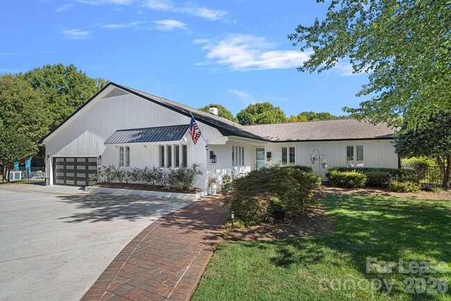 Building Photo - 18026 Whispering Oaks Dr