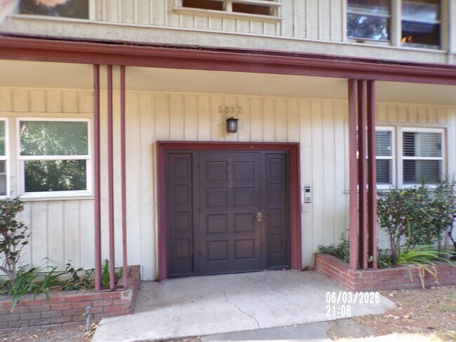 Building Photo - 2 BR 1 BA in Baldwin Hills area. Gated private community with pool, tennis, spas, park areas, and...