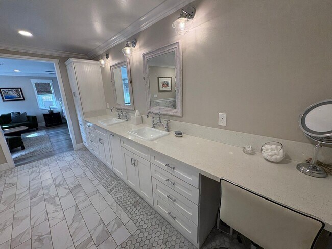 Building Photo - Remodeled Craftsman style 3 bedroom, 3 bathroom home - this is NOT your typical rental - Must See!!