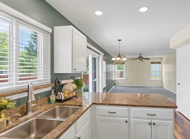 Building Photo - 250 Ferryville Dr