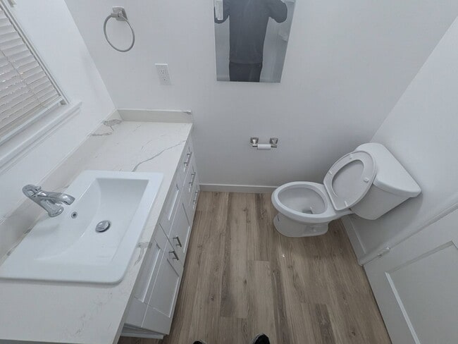 Building Photo - Charming Newly Remodeled 2-Bedroom Home