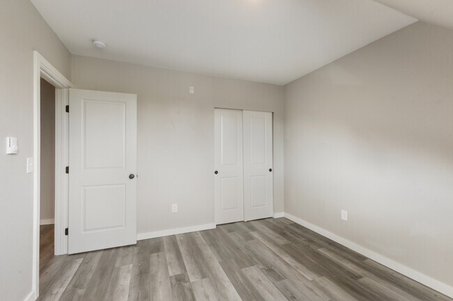 Building Photo - Charming 3BR Home in Heart of Tacoma - Modern Amenities & Prime Location!