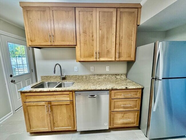 Building Photo - Great rental in South Huntsville near Redstone Arsenal Gate 1