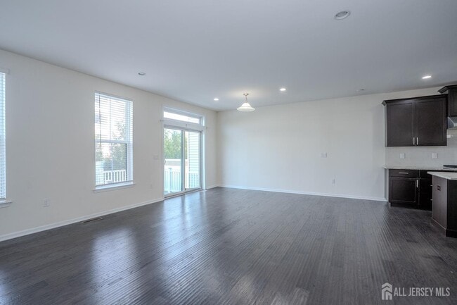 Building Photo - 16 Clover Ln