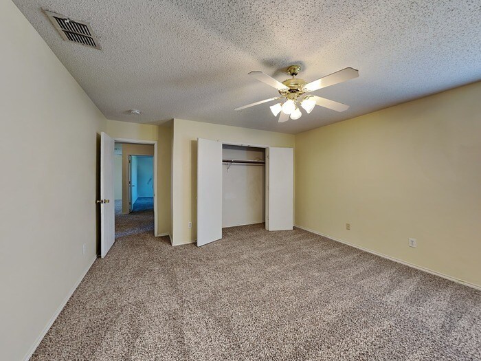 Building Photo - 2310 Graystone Dr