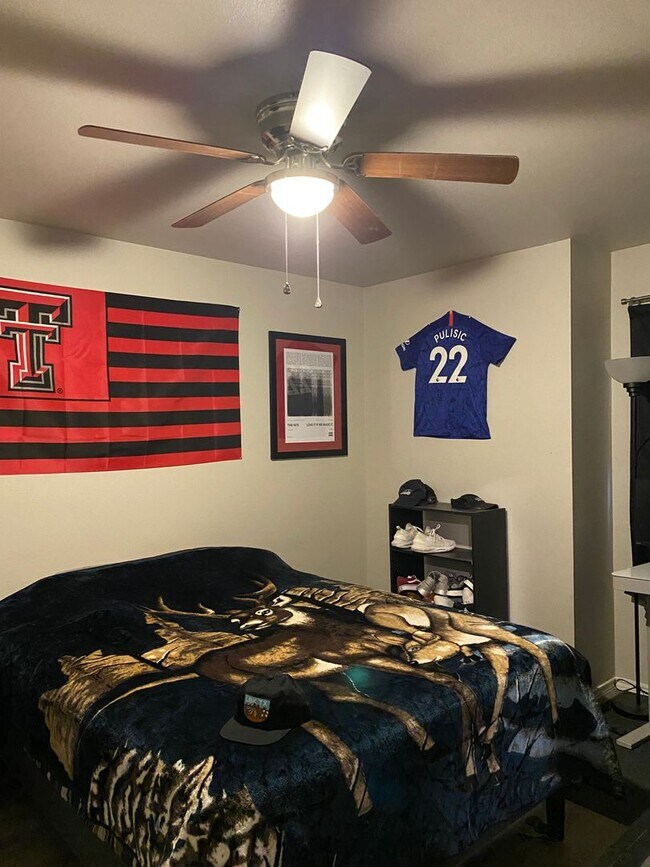 Building Photo - 525 N Chicago Ave