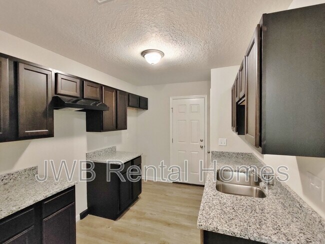 Building Photo - 7823 Dekle Ave