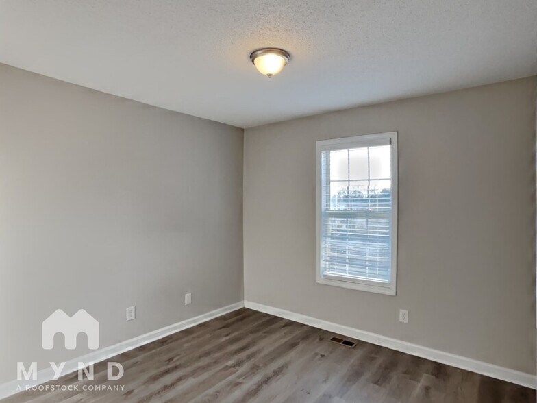 Building Photo - 17 Richmond Dr