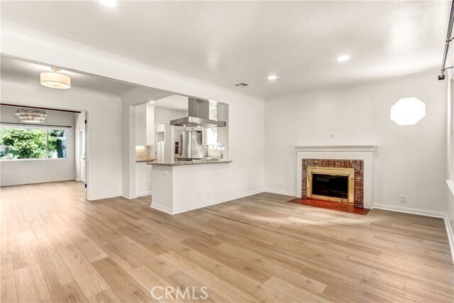 Building Photo - 351 W Elm Ave
