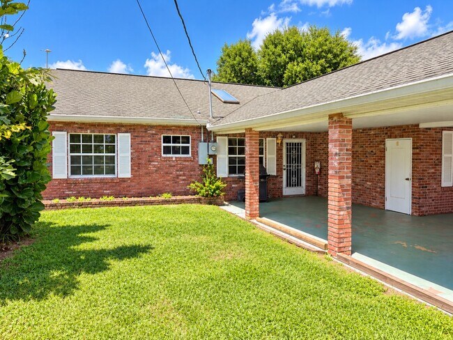 Building Photo - 254 Cloverleaf Rd