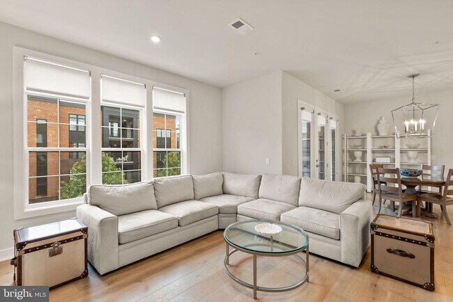 Building Photo - 43443 Croson Ln