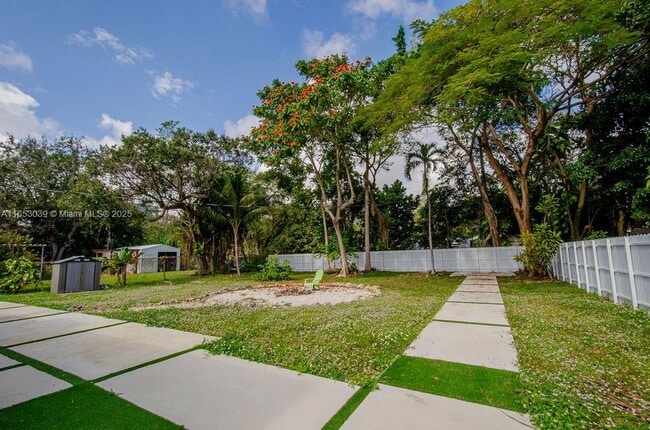 Building Photo - 935 NE 129th St