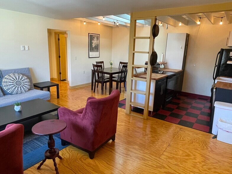 Building Photo - 2915 2nd Ave S