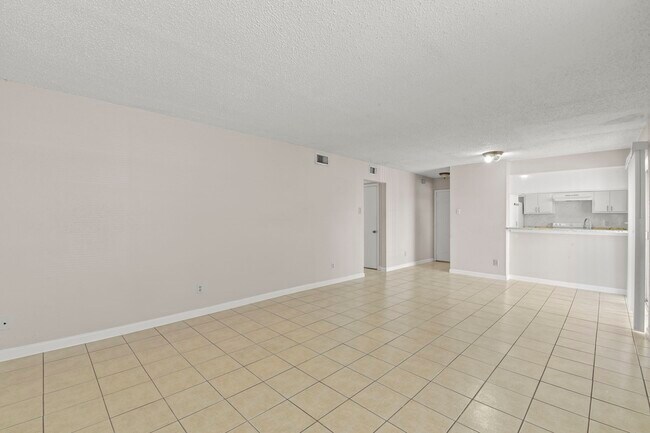 Building Photo - 1950 Spenwick Dr