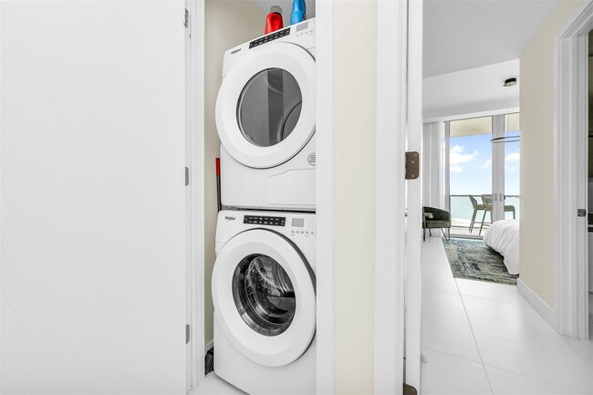 Building Photo - 3100 N Ocean Dr