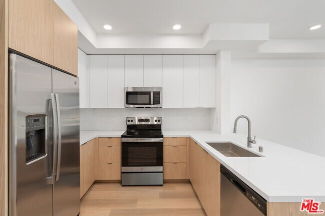 Building Photo - 4406 Fulton Ave