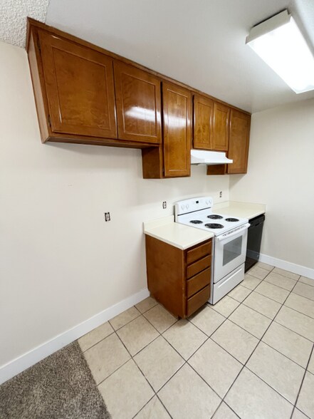 Building Photo - 360 N San Antonio Ave