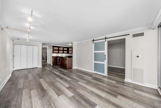 Building Photo - 545 N Dearborn St