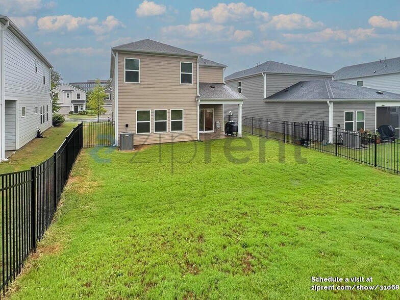 Building Photo - Unit