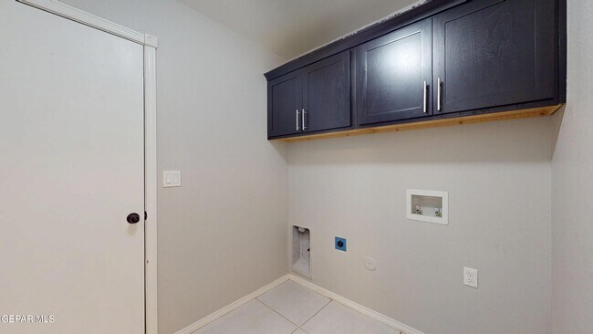 Building Photo - 13648 Samlesbury Ave