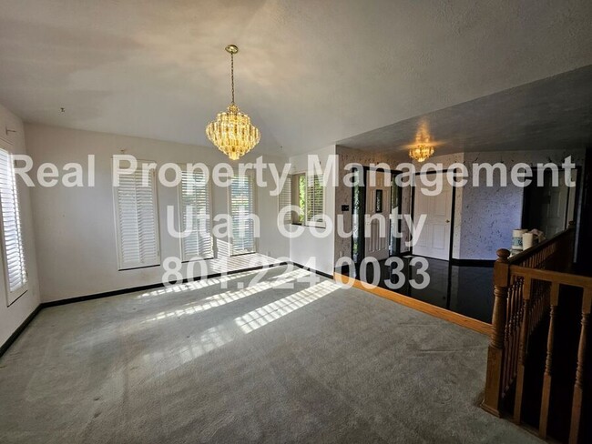 Building Photo - 675 Park Dr