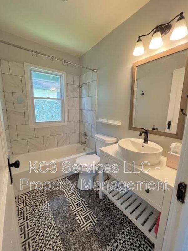 Building Photo - 5842 Euclid Ave E