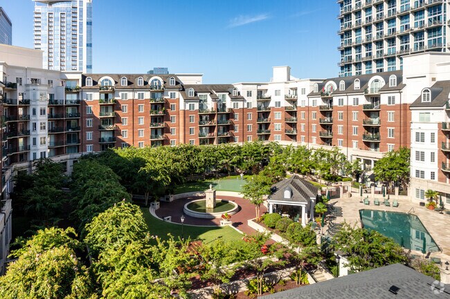 Building Photo - 5th & Poplar Condominiums