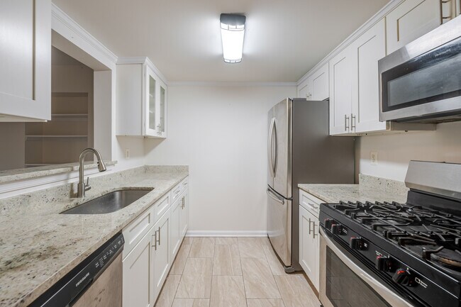 Building Photo - 2605 Douglass Pl SE