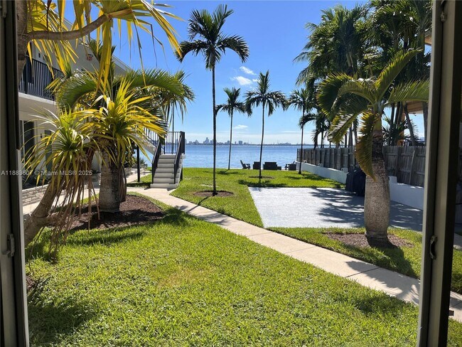 Building Photo - 1750 S Treasure Dr