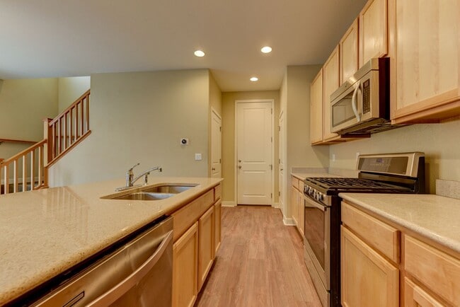 Building Photo - Beautiful 3 bed Uptown Broomfield Townhome...