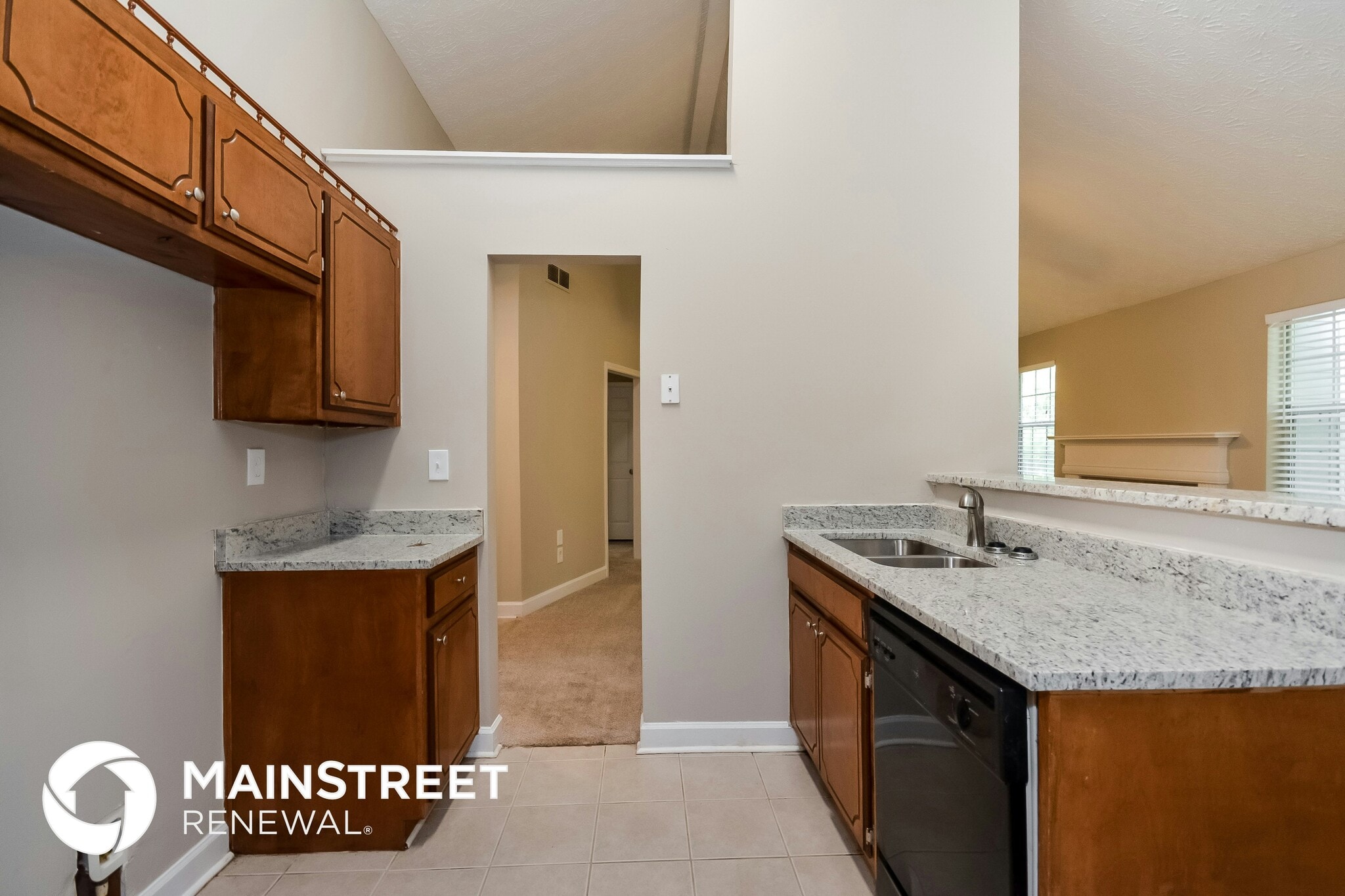 Building Photo - 330 E Country Woods Dr