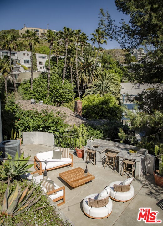 Building Photo - 2370 San Marco Dr