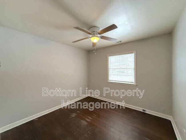 Building Photo - 907 Bannister Pl