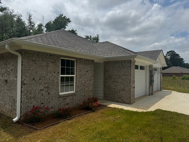 Building Photo - 8439 Garrett Dr