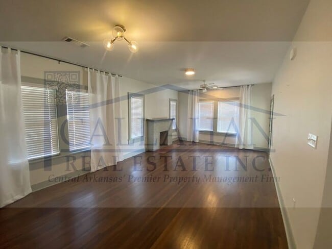 Building Photo - Hillcrest 2 Bedroom Bungalow