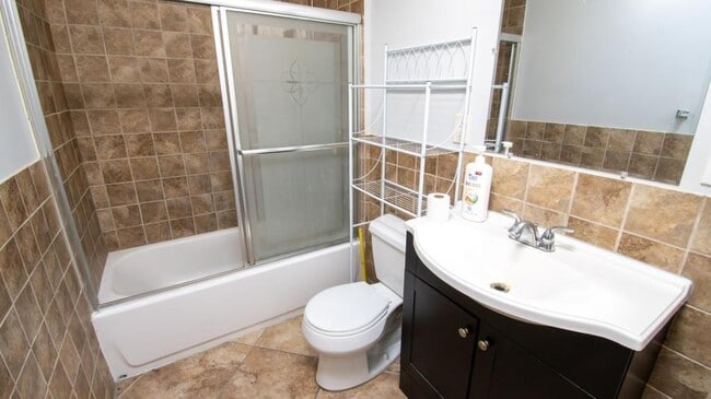 Building Photo - 839 Merrick Rd