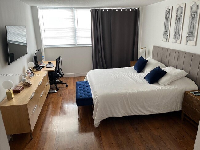 Building Photo - 13155 Ixora Ct