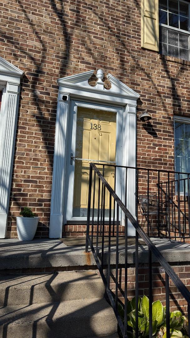 Building Photo - 138 Parkside Dr