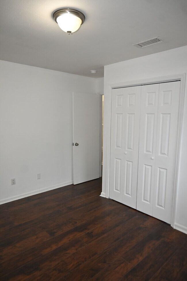 Building Photo - 2031 Wellborn Dr