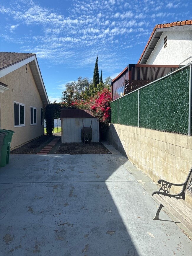 Building Photo - Nice 4 bedroom, 2 bath home