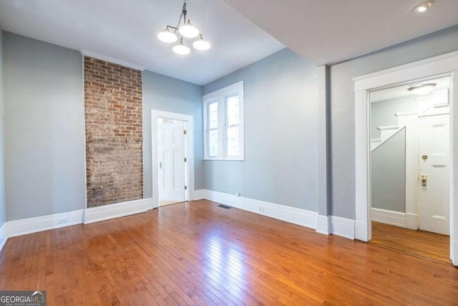 Building Photo - 692 Myrtle St NE