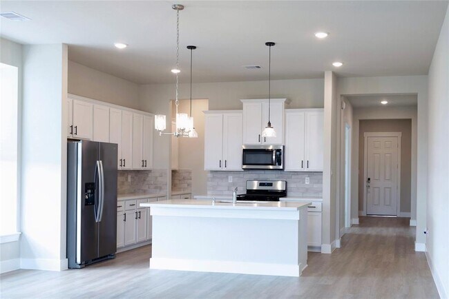 Building Photo - 2204 Inglenook Grv Dr