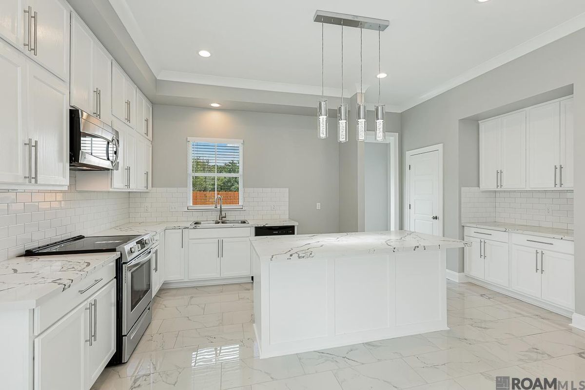 Building Photo - 15513 Fields Creek Ave